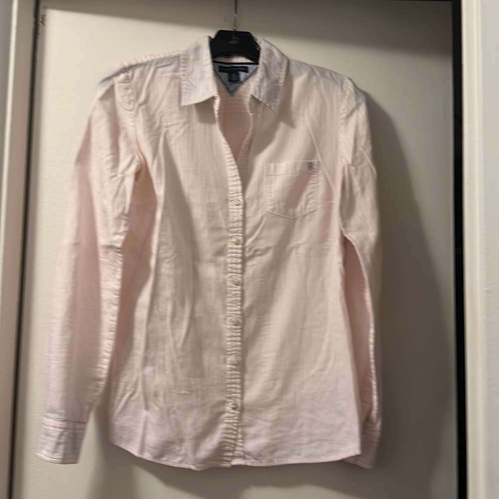 Tommy Hilfiger 100% cotton pink and white striped button down, sz small.